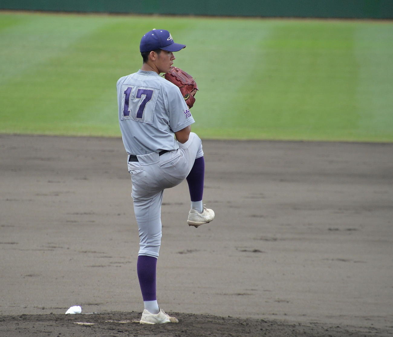 鶴岡東対花巻東　出世番号「17」を背負う花巻東・萬谷（撮影・浜本神威）