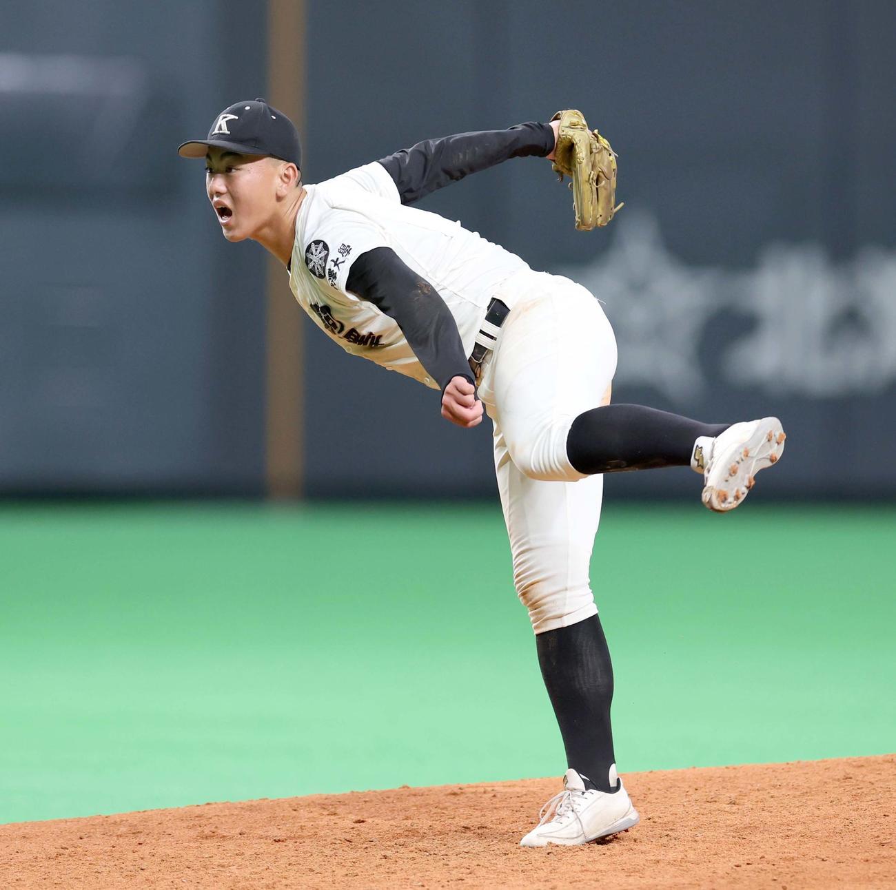 士別翔雲対駒大苫小牧　7回表士別翔雲2死、牧を三振にとり叫ぶ寺田（撮影・黒川智章）
