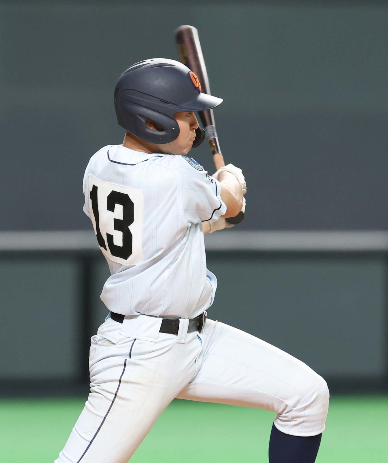 旭川実対クラーク　5回裏クラーク2死一、三塁、左前適時打を放つ大橋（撮影・黒川智章）