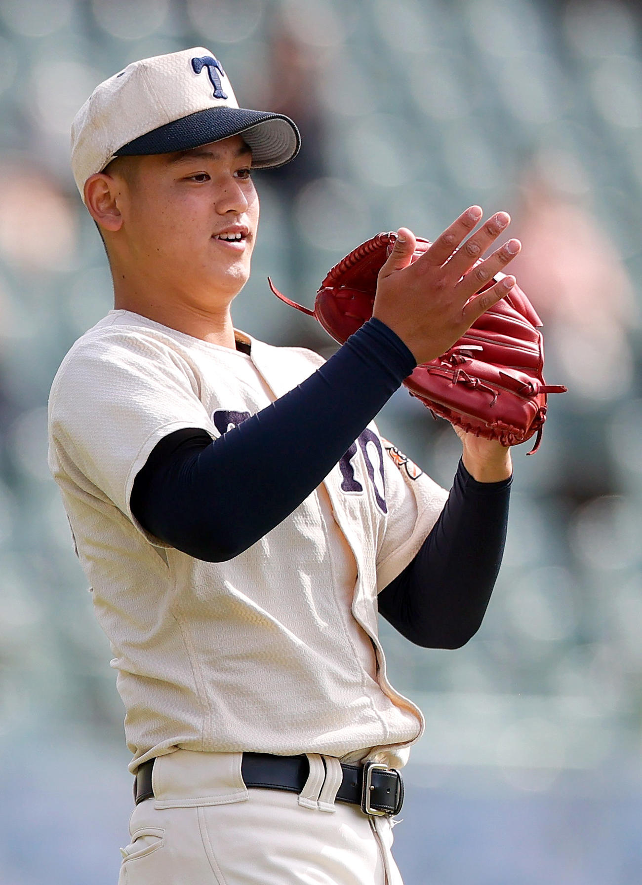 東洋大姫路対龍谷大平安　東洋大姫路の阪下は龍谷大平安打線を相手に完封勝利し笑顔を見せる（撮影・上山淳一）