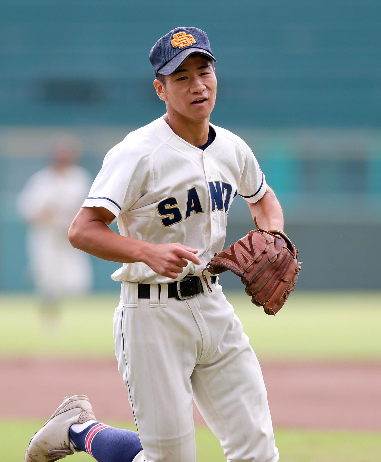 三田学園対市和歌山　三田学園先発の熊野は初回を無失点に終えベンチへ引き揚げる（撮影・上山淳一）