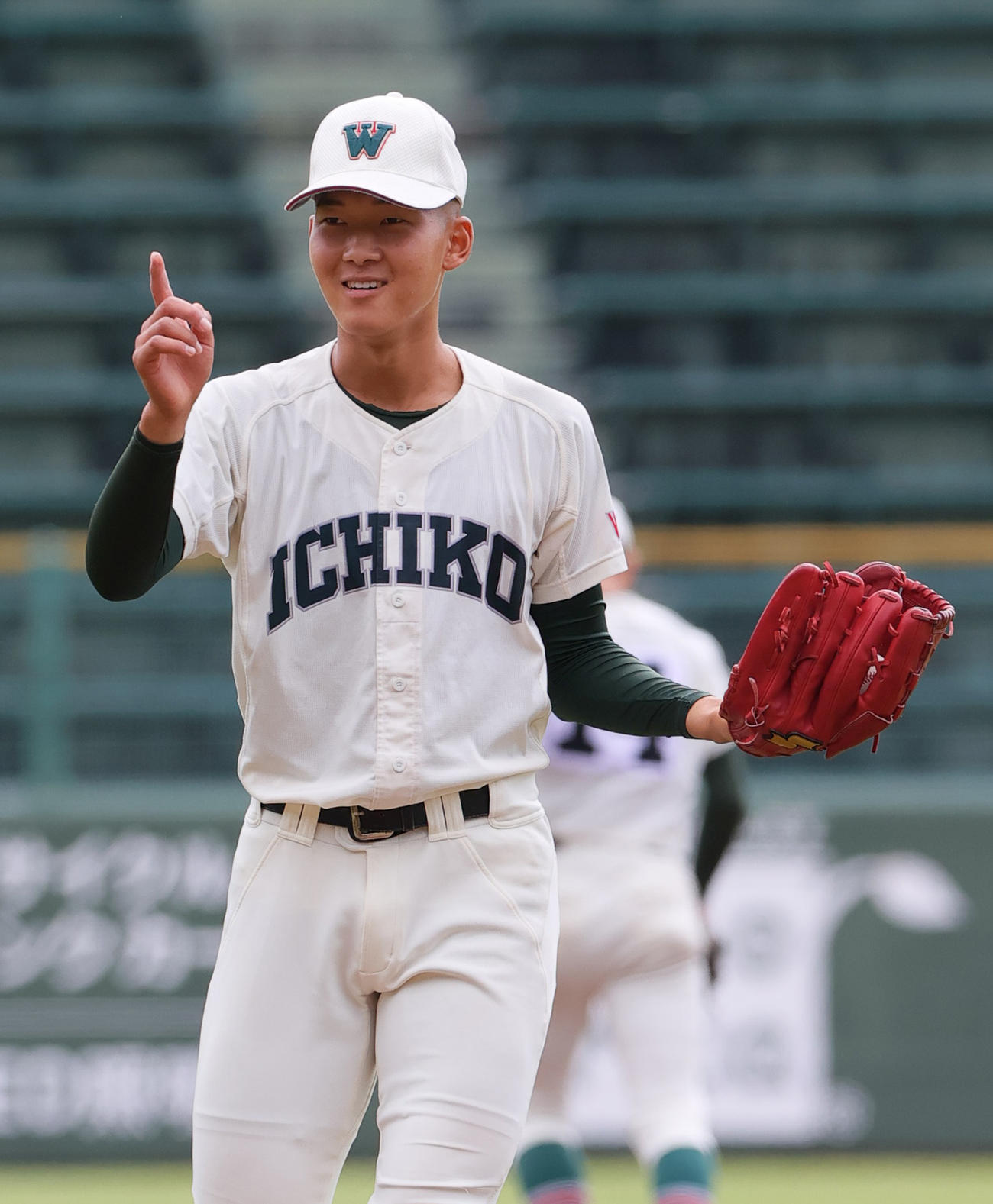 三田学園対市和歌山　市和歌山先発の土井は笑顔でアウトカウントを合間する（撮影・上山淳一）