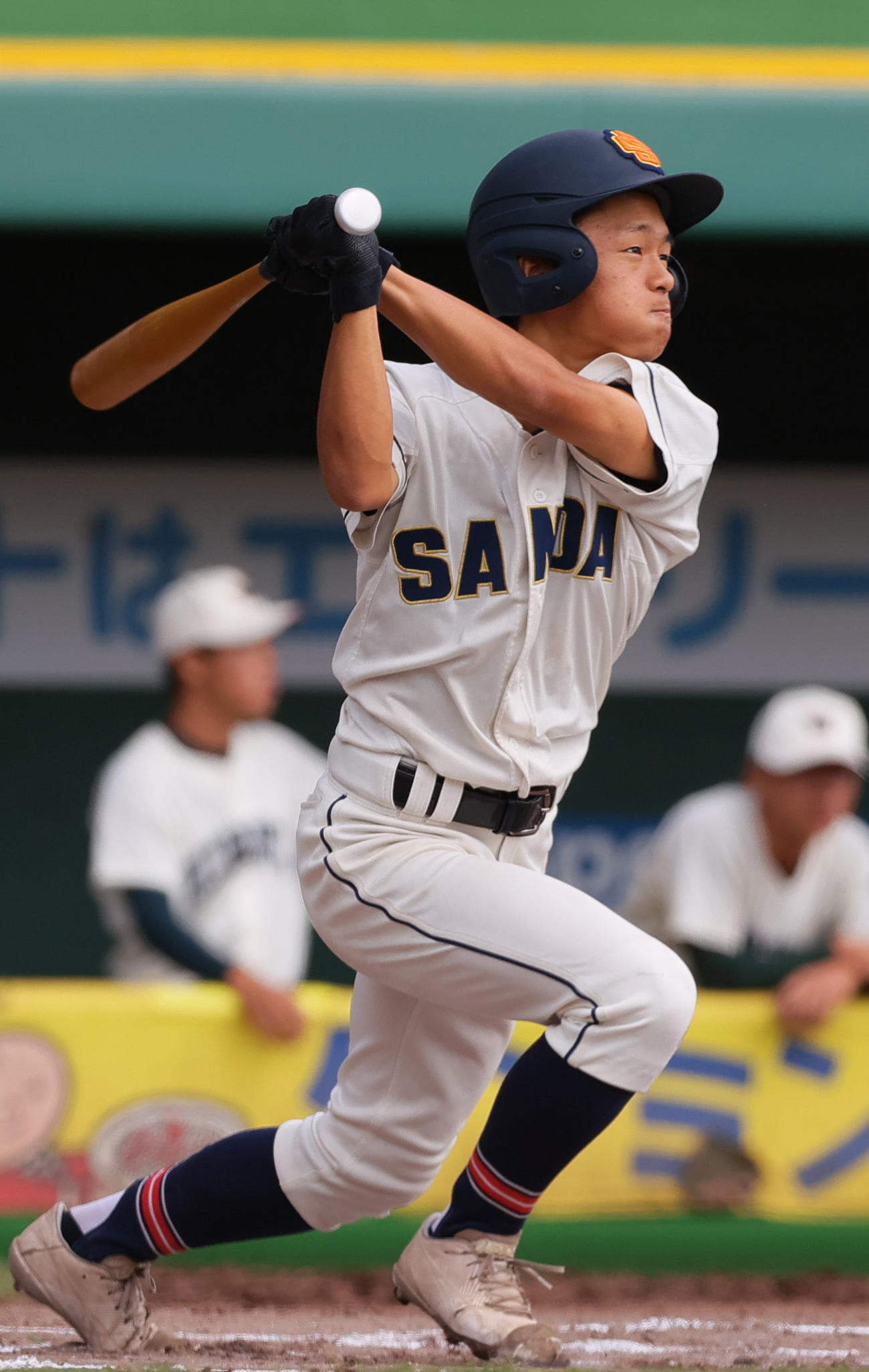 三田学園対市和歌山　6回表三田学園1死、音松天は右中間二塁打を放つ（撮影・上山淳一）