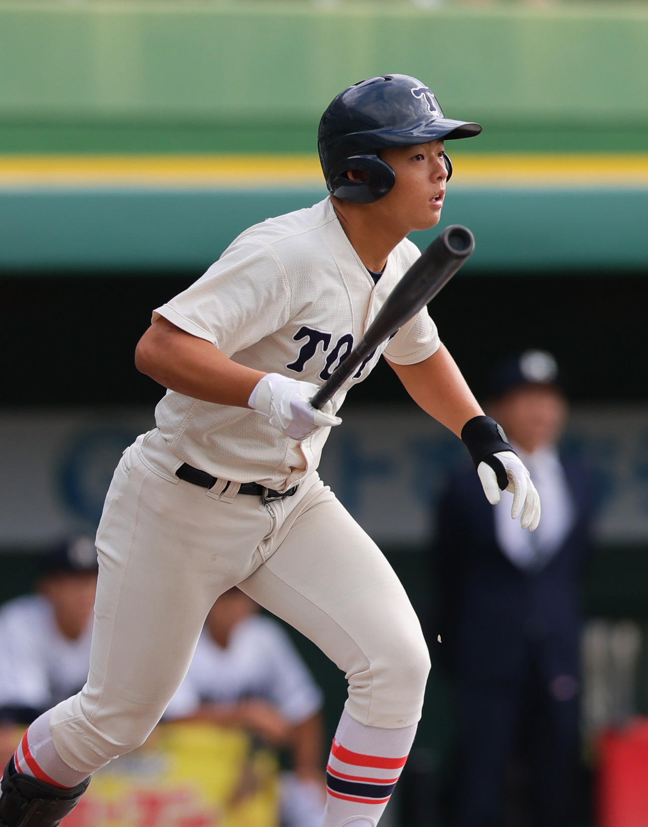 東洋大姫路対龍谷大平安　1回表東洋大姫路1死二、三塁、木村は右越え先制2点適時三塁打を放つ（撮影・上山淳一）
