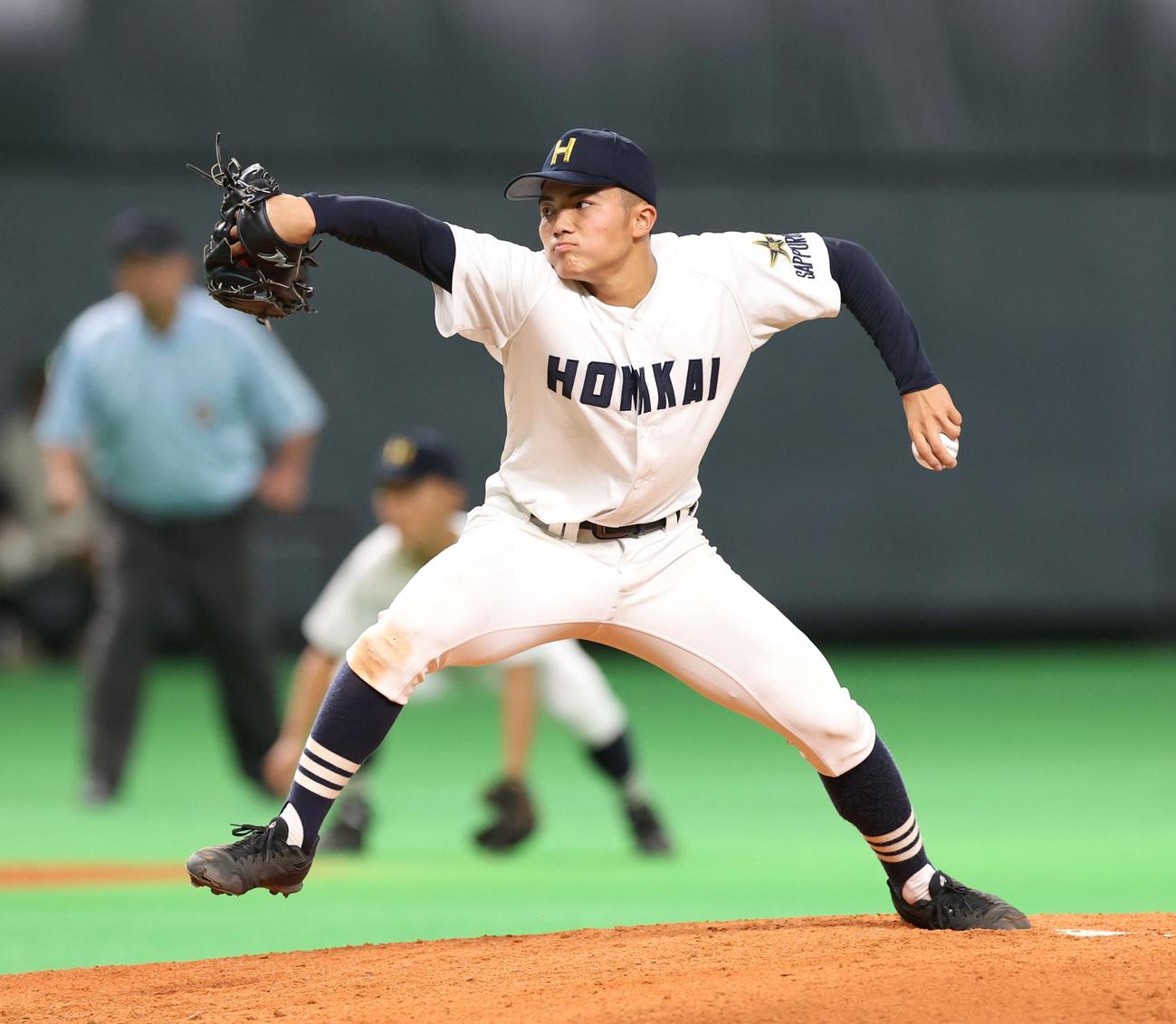 北海対駒大苫小牧　2回途中から登板の北海・浅水（撮影・黒川智章）