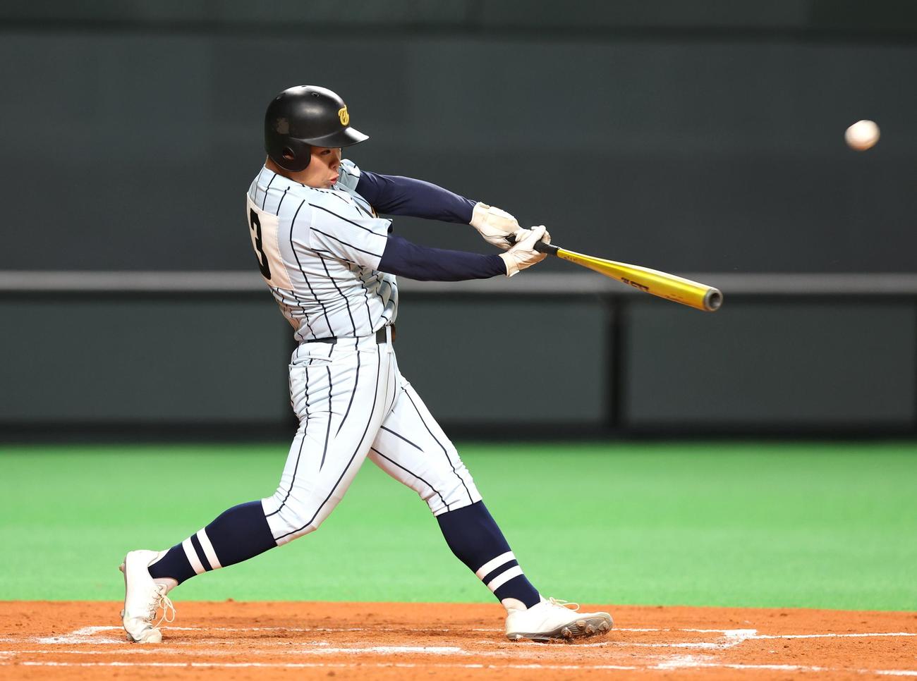 北海対東海大札幌　4回裏東海大札幌1死二塁、左越え2点本塁打を放つ太田勝馬（撮影・黒川智章）