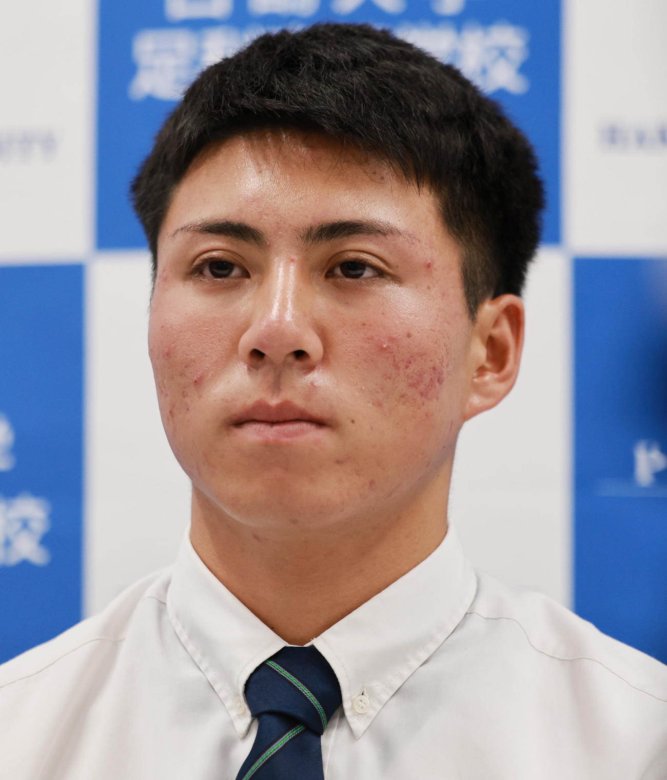 指名漏れとなったが、気丈にも会見する白鴎大足利・昆野（撮影・野上伸悟）