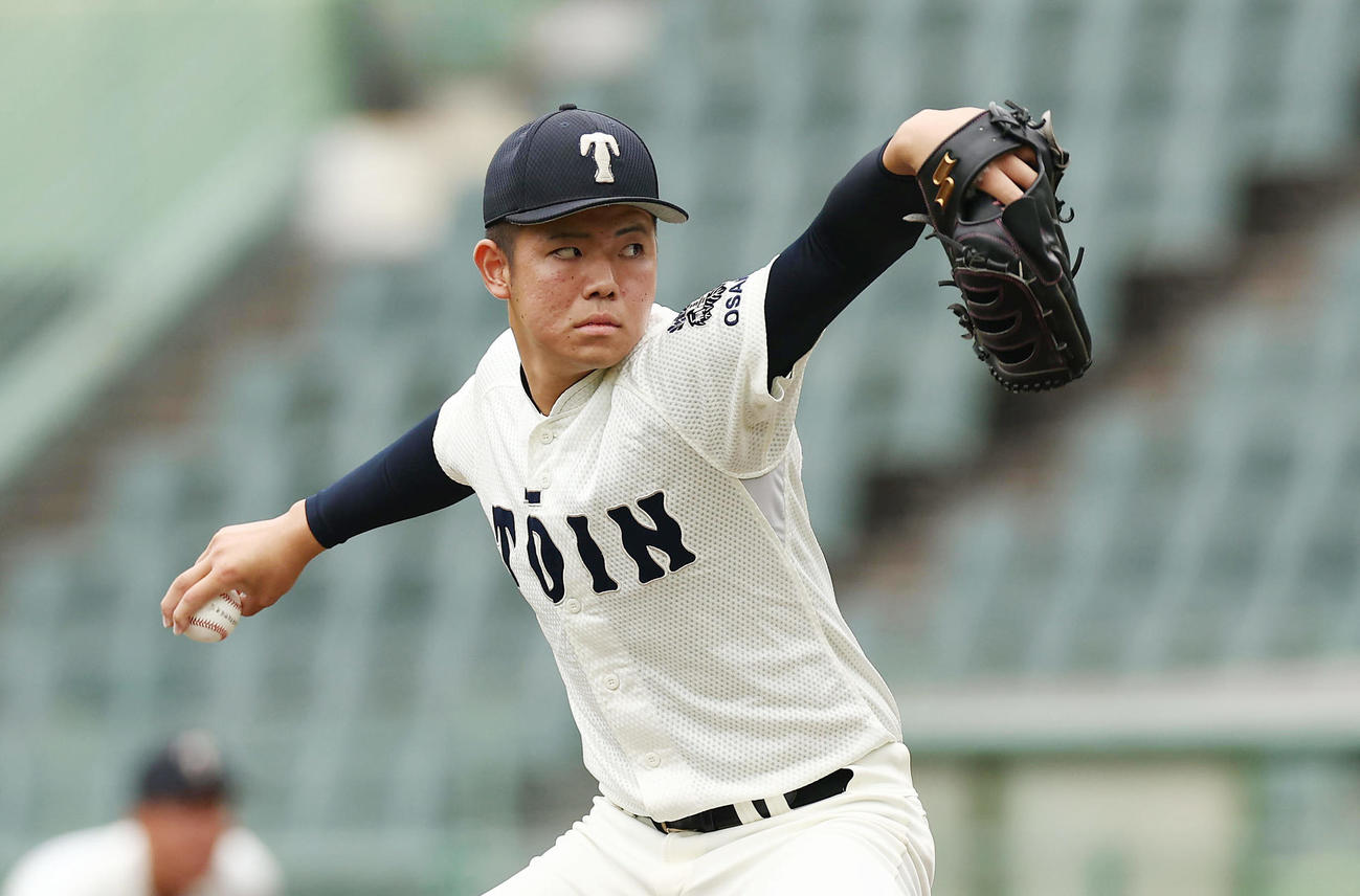 滋賀学園対大阪桐蔭　力投する大阪桐蔭先発の森（撮影・前田充）