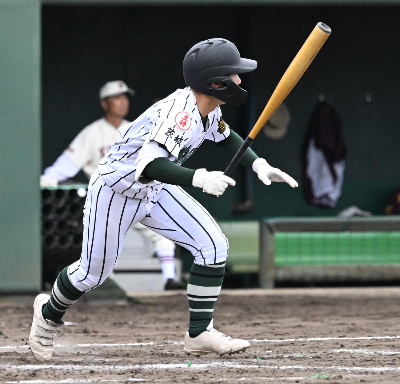 高校野球関東大会　つくば秀英対拓大紅陵　4回表つくば秀英1死一塁、吉田が左翼線に勝ち越し適時2塁打を放つ（撮影・千葉一成）