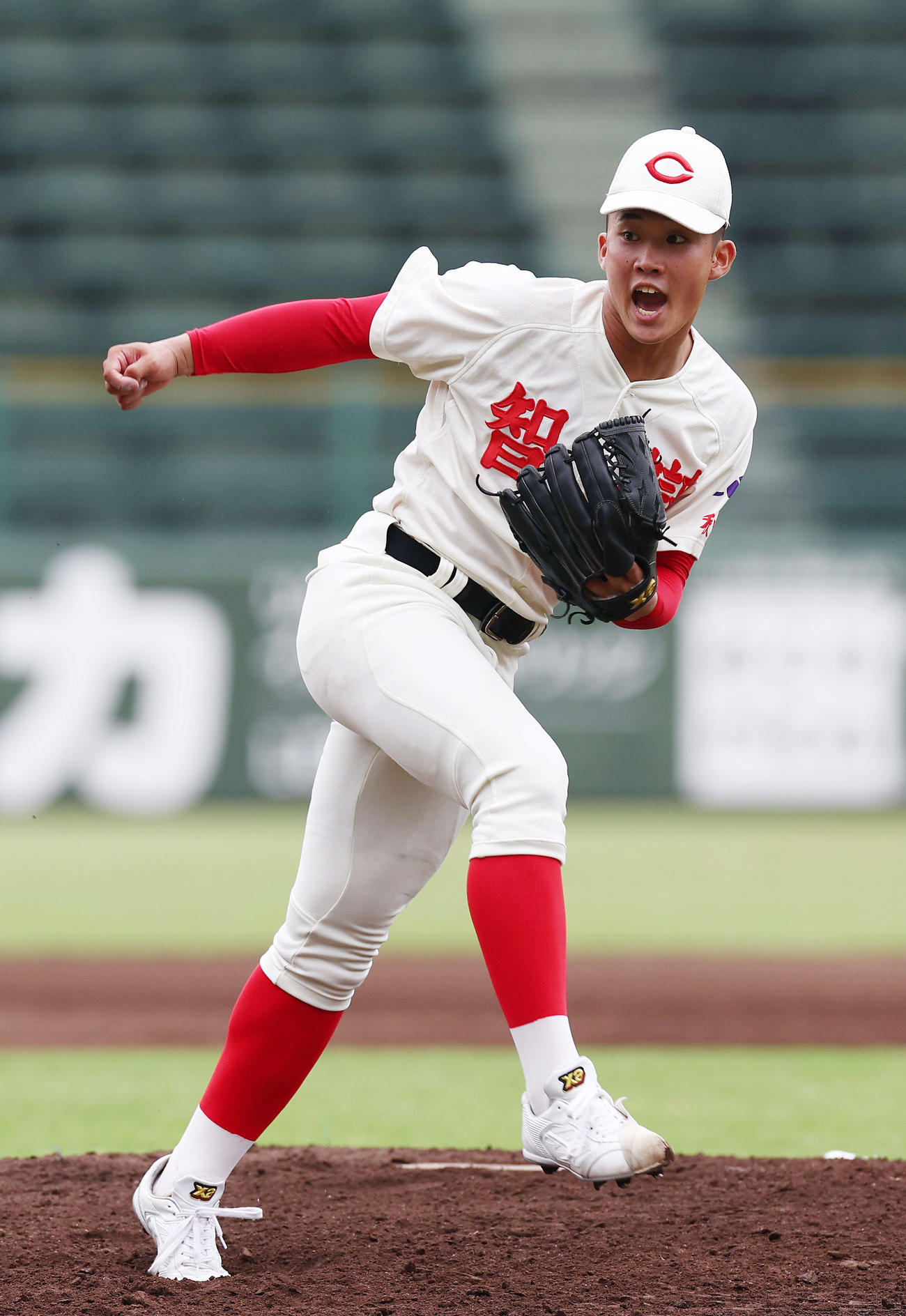 神戸学院大付対智弁和歌山　6回裏、声をあげながら力投する智弁和歌山・渡辺（撮影・前田充）
