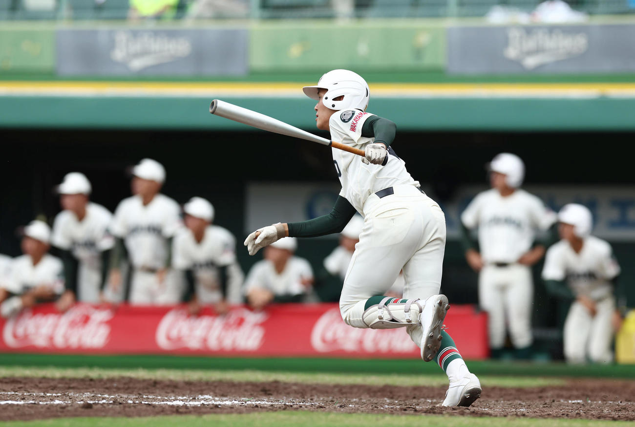 市和歌山対立命館宇治　5回表市和歌山1死二、三塁、右越え2点適時二塁打を放つ土井（撮影・前田充）