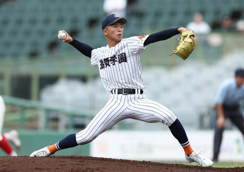 滋賀学園対智弁和歌山 力投する滋賀学園先発の土田(撮影・前田充)