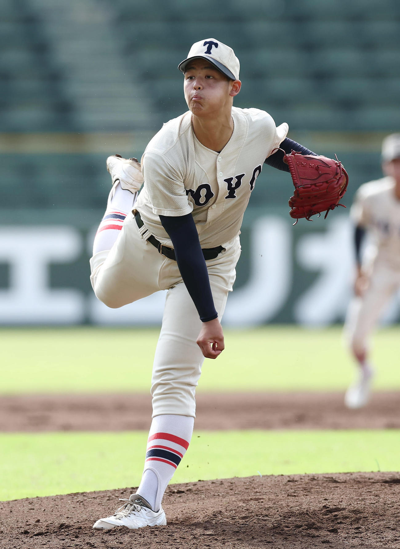 東洋大姫路対大院大高　力投する東洋大姫路先発の阪下（撮影・前田充）