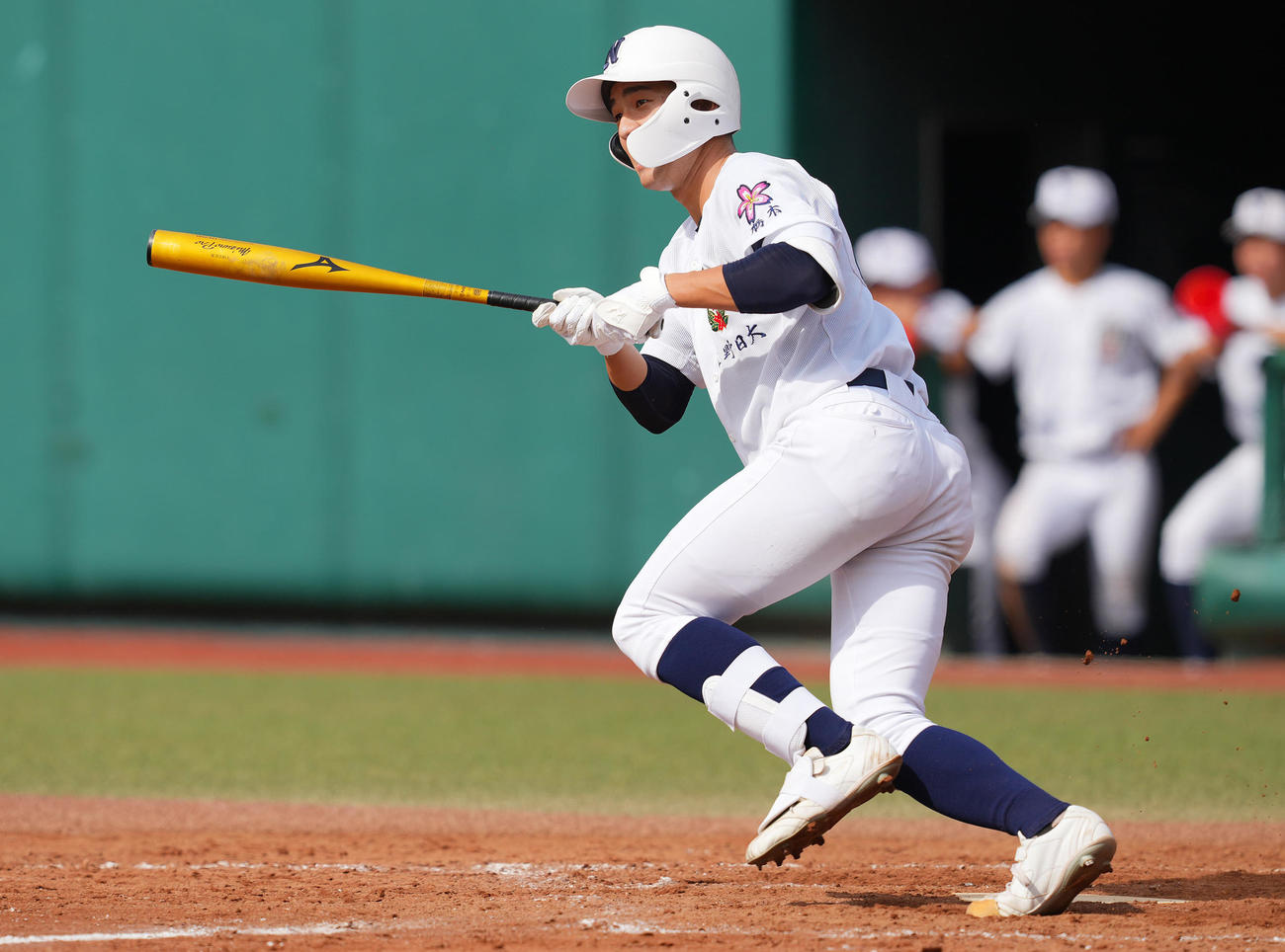 平塚学園対佐日大　5回裏佐野日大2死一、二塁、適時二塁打を放つ和栗（撮影・垰建太）