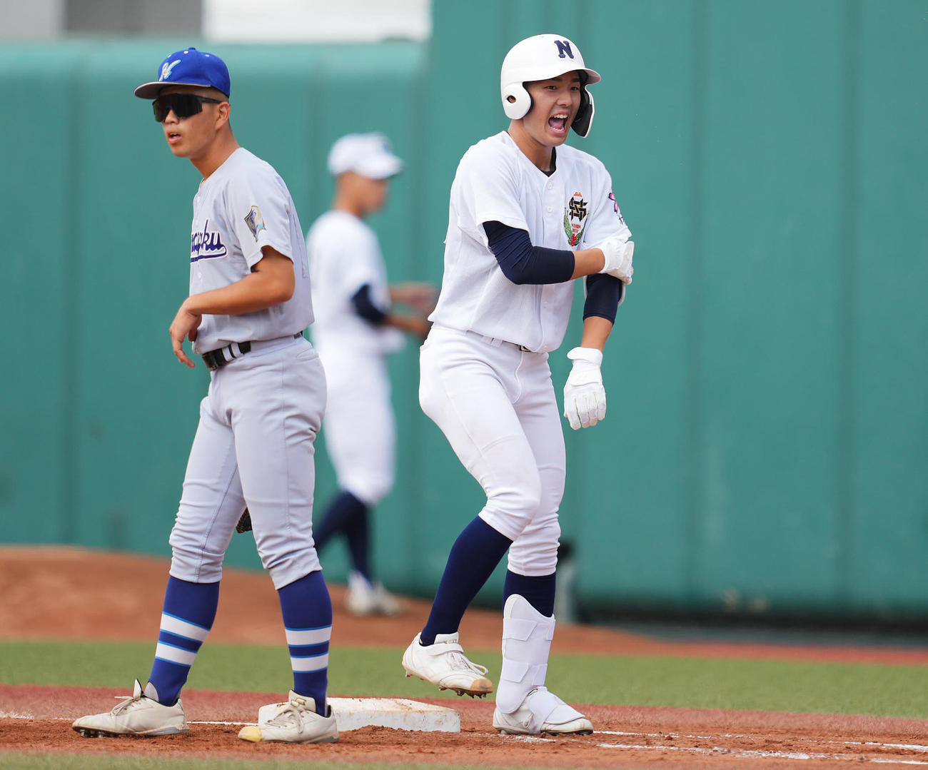 平塚学園対佐日大　1回裏佐野日大2死三塁、適時打を放ち雄たけびをあげる和栗（撮影・垰建太）