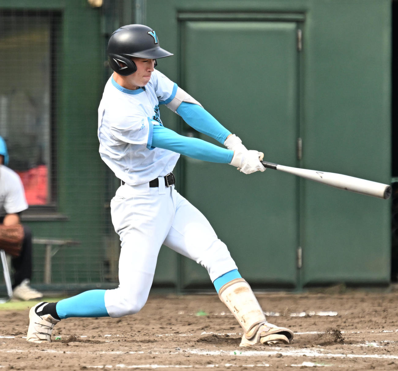高校野球関東大会　山梨学院対東海大相模　4回裏山梨学院無死、横山が中前に二塁打を放つ（撮影・千葉一成）