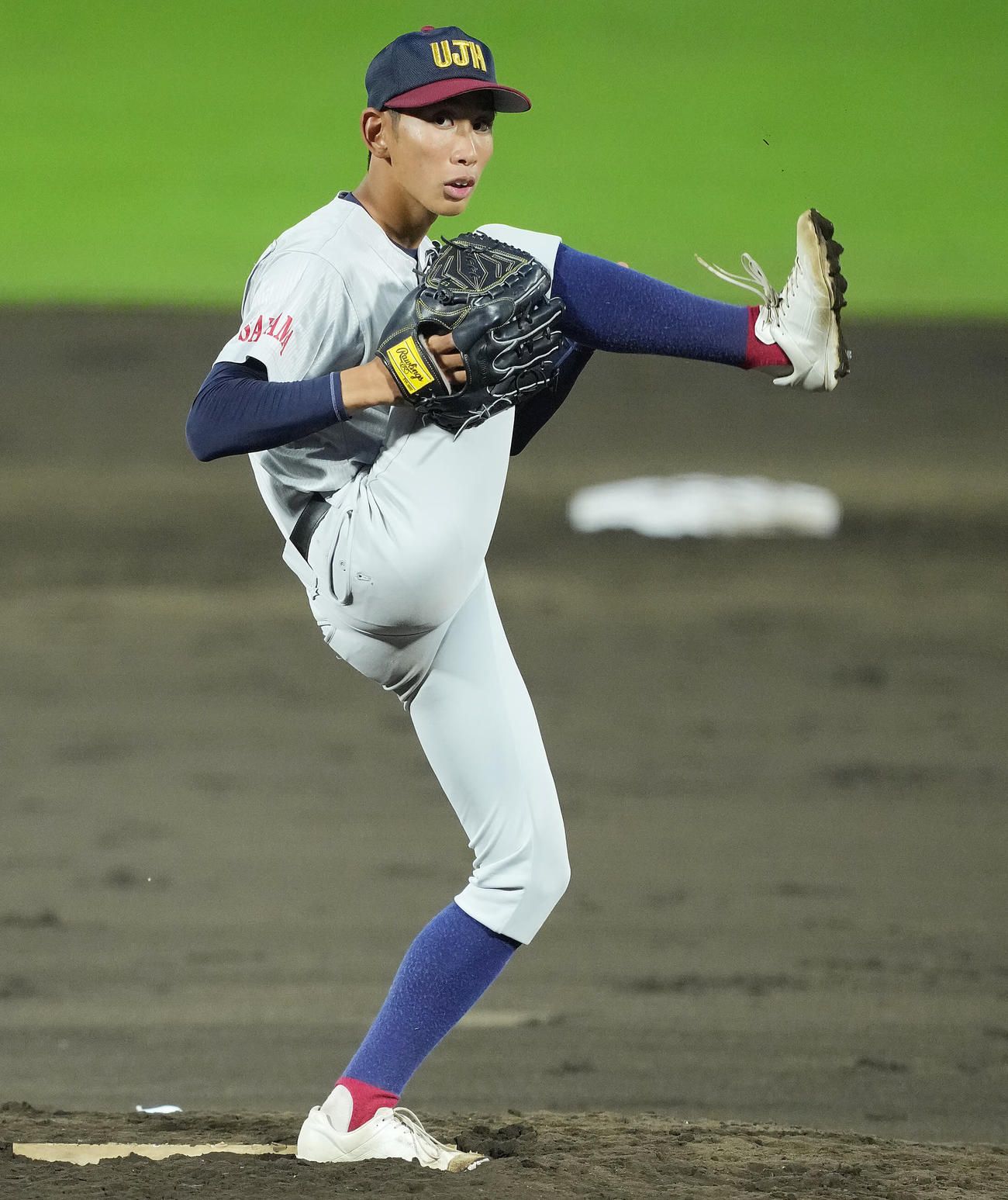 浦和実対つくば秀英　独特なフォームから力投する浦和実先発の石戸（撮影・垰建太）