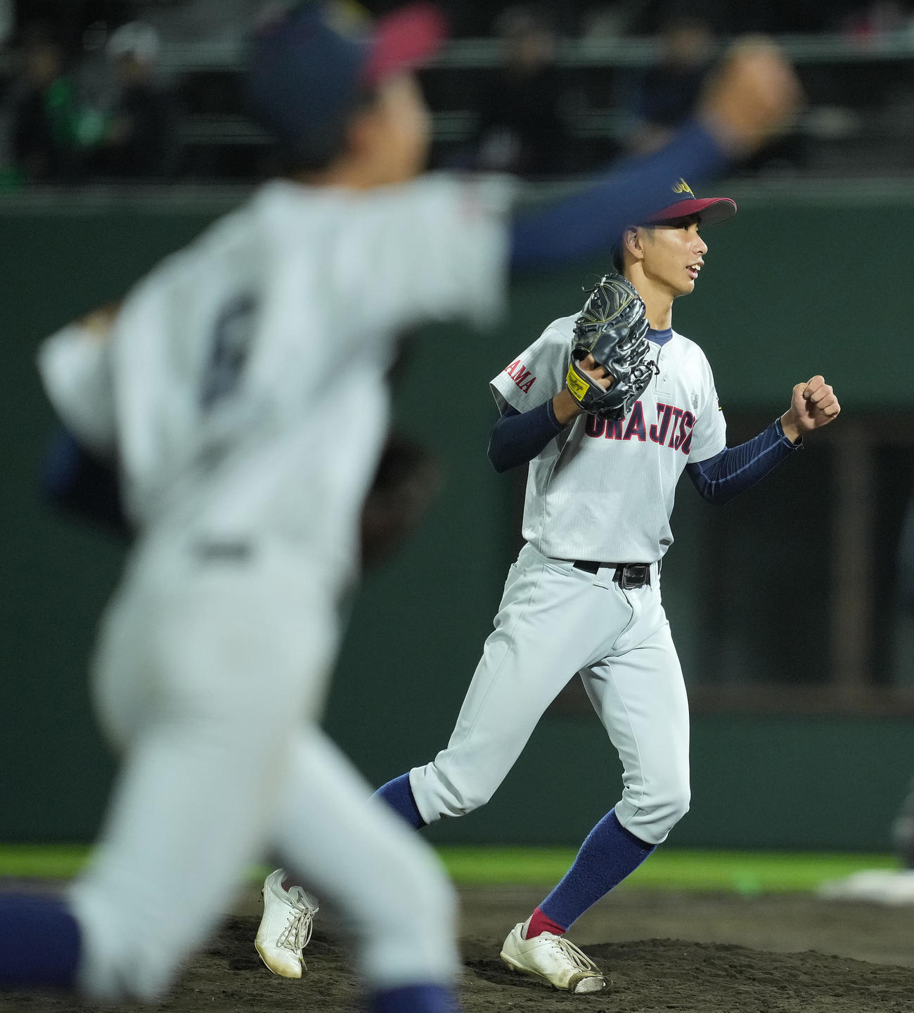 浦和実対つくば秀英　完封勝利を挙げ小さくガッツポーズする浦和実先発の石戸（撮影・垰建太）