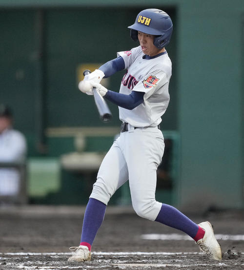浦和実対つくば秀英　2回表浦和実無死、中前打を放つ橋口（撮影・垰建太）
