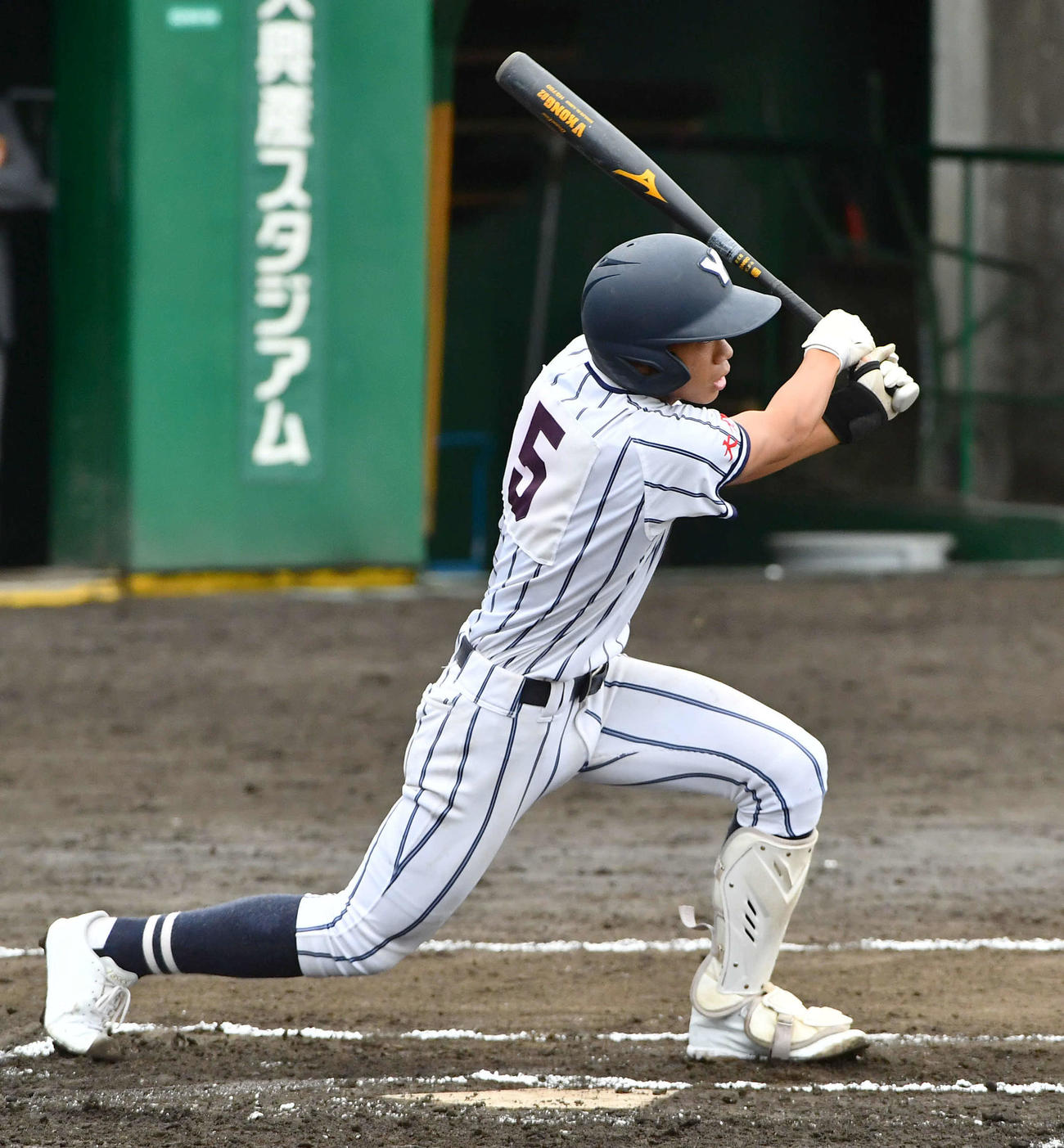 柳ケ浦対育徳館　1回表柳ケ浦2死一、三塁、桜木は左中間へ適時二塁打を放つ（撮影・岩下翔太）