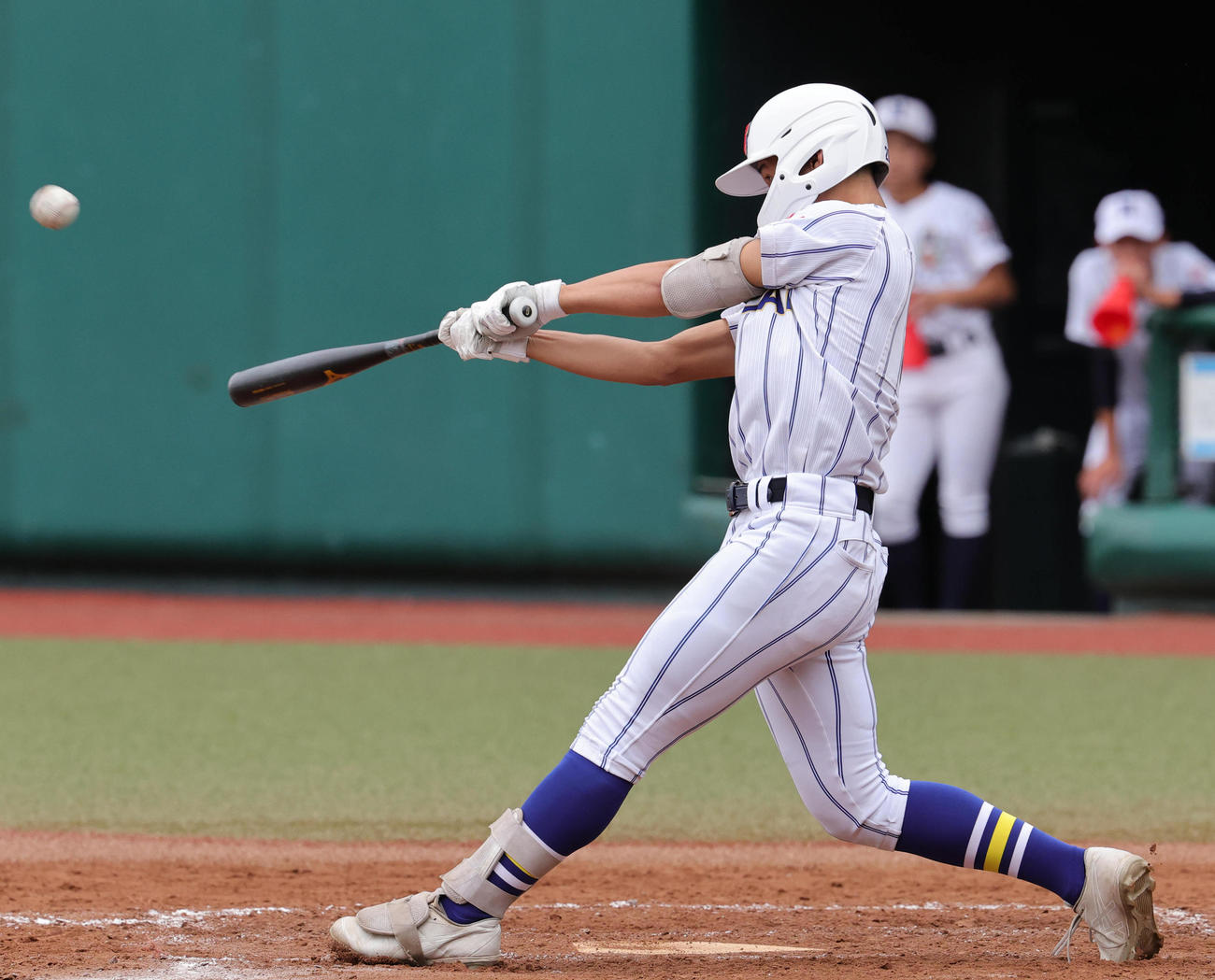健大高崎対佐野日大　3回表健大高崎1死、左越え本塁打を放つ秋山（撮影・野上伸悟）