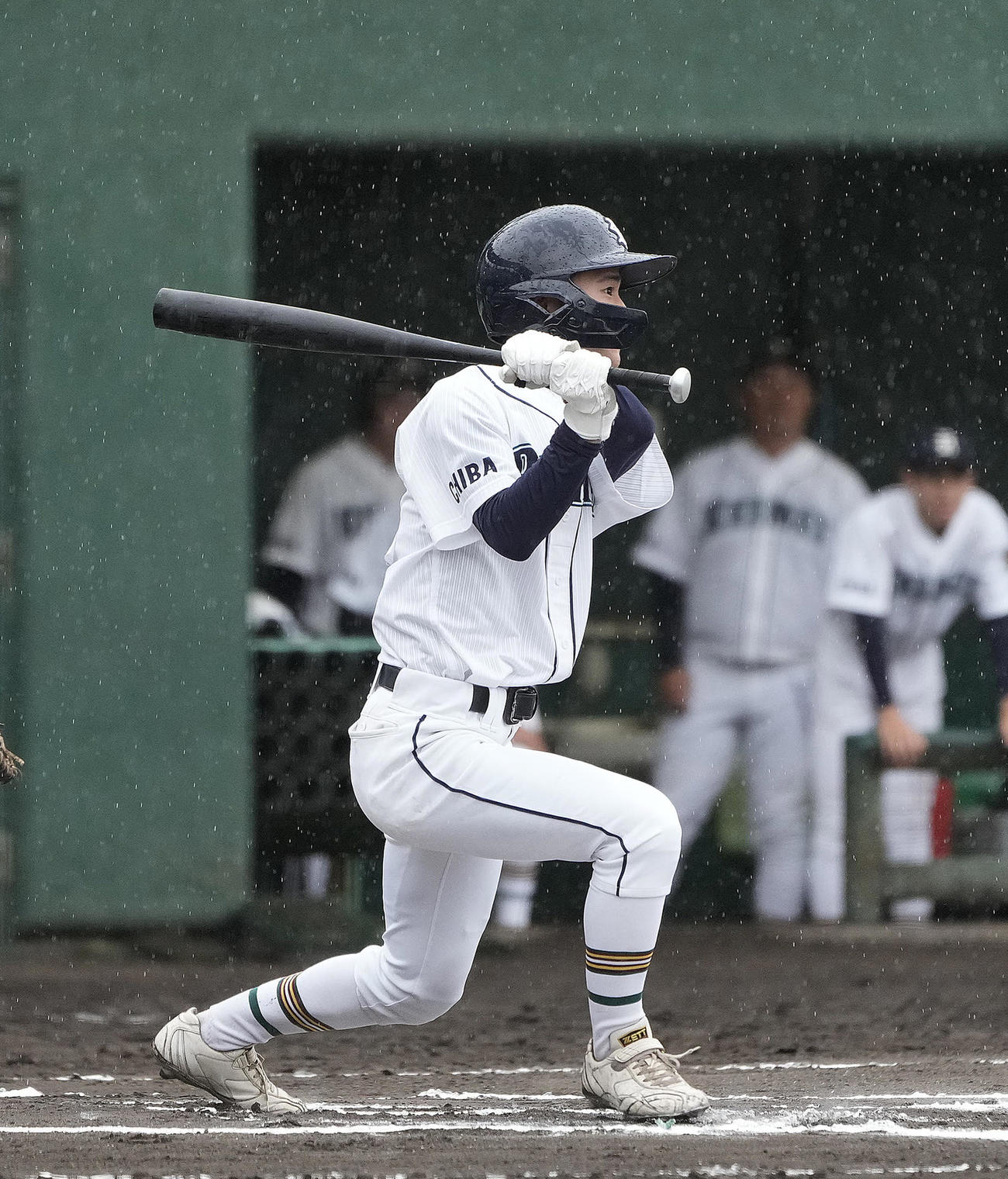 千葉黎明対山梨学院　6回表千葉黎明無死、林は三塁打を放つ（撮影・足立雅史）