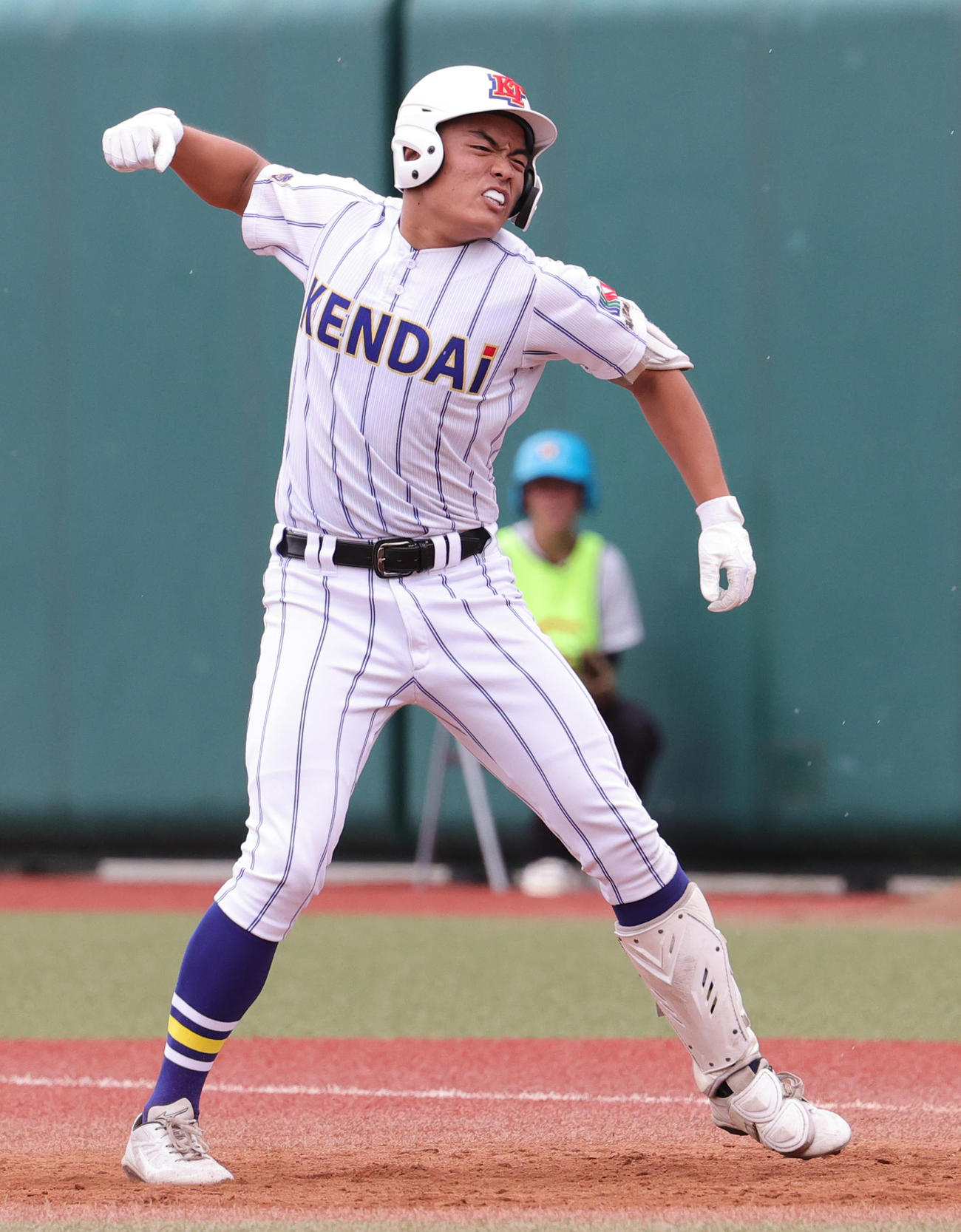 健大高崎対佐野日大　3回表健大高崎2死二塁、左前適時打を放ち喜ぶ伊藤（撮影・野上伸悟）