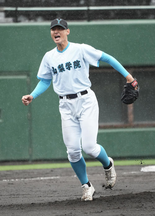 千葉黎明対山梨学院　山梨学院4番手の菰田（撮影・足立雅史）