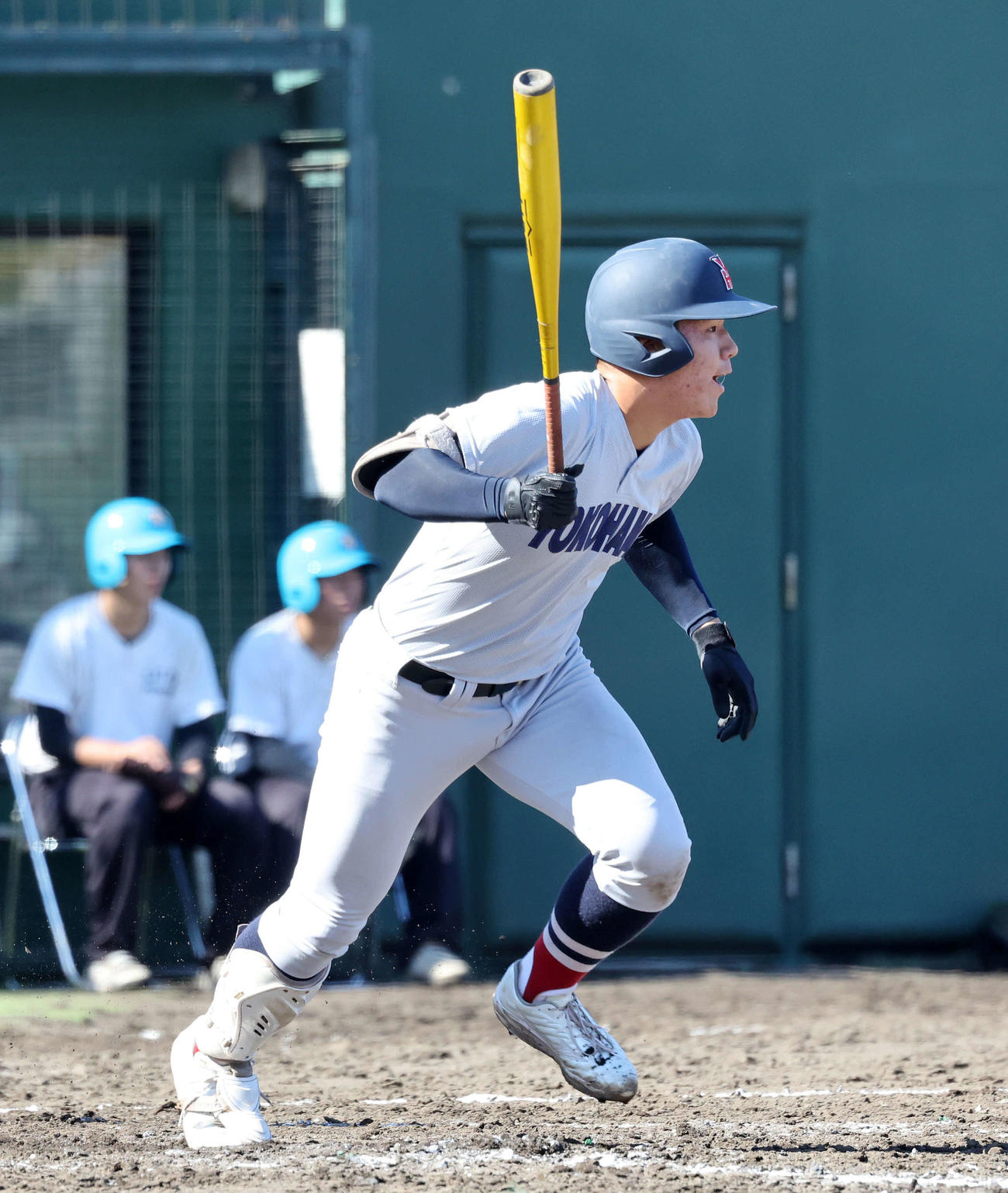 浦和実対横浜　5回裏横浜1死二塁、小野は中前適時打を放つ（撮影・鈴木正人）