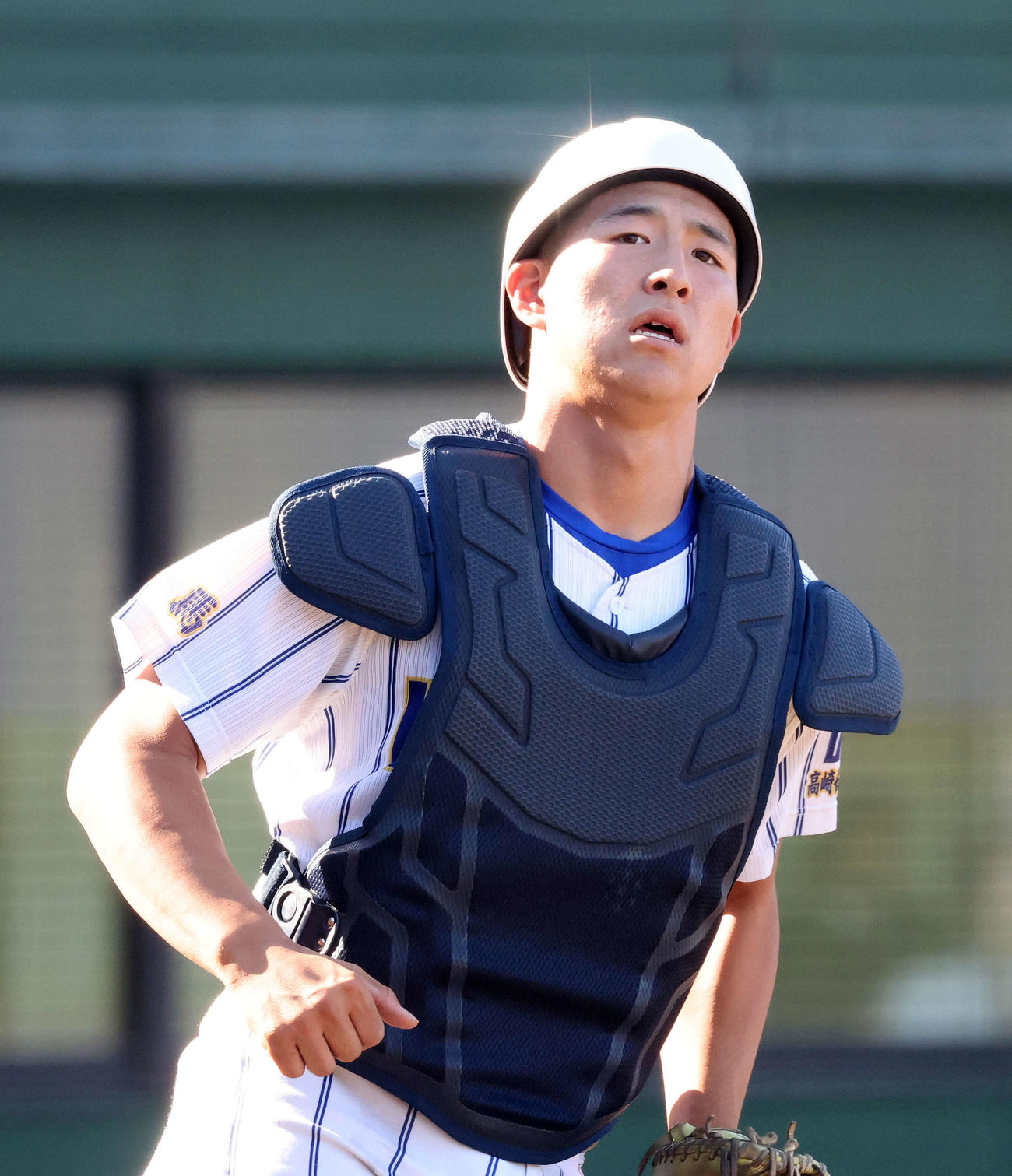千葉黎明対健大高崎　一塁カバーに向かう健大高崎・小堀（撮影・鈴木正人）
