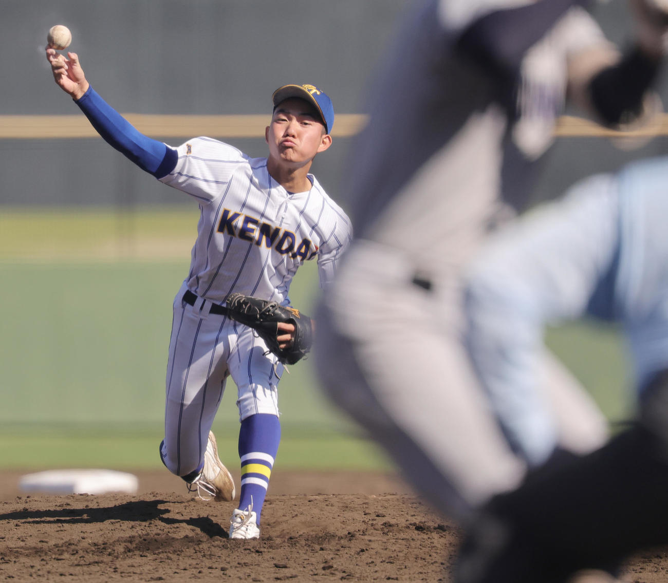 健大高崎対横浜　健大高崎先発の石垣（撮影・野上伸悟）