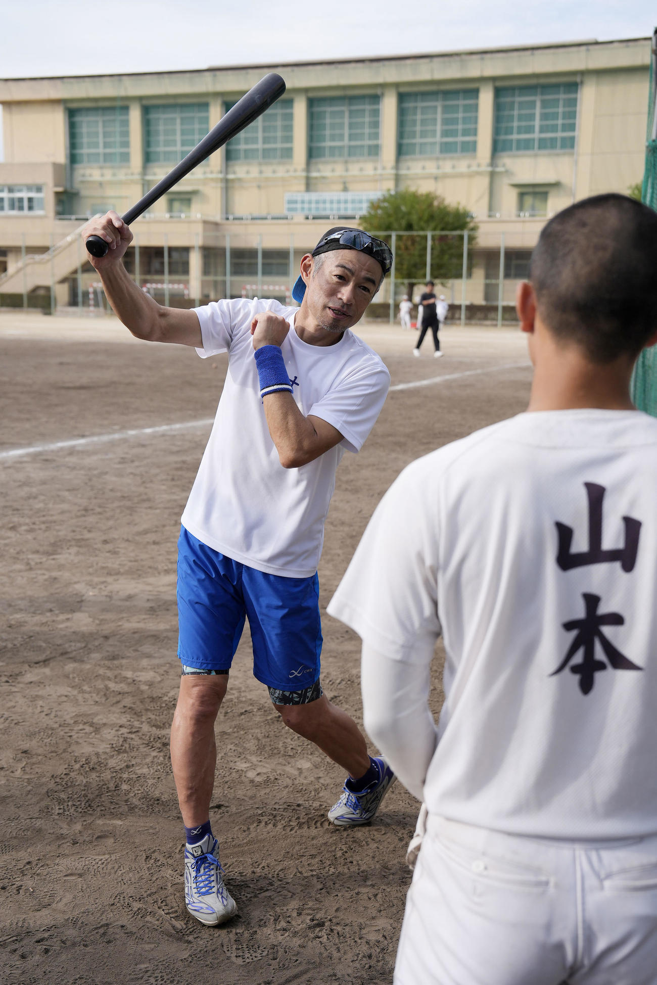 大冠高野球部員を指導するイチローさん（共同）