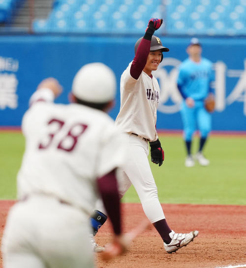 福岡大対日体大　1回表福岡大無死一、三塁、先制適時打を放ちガッツポーズの田中（撮影・江口和貴）
