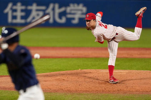 創価大対富士大　力投する富士大先発の佐藤（撮影・横山健太）