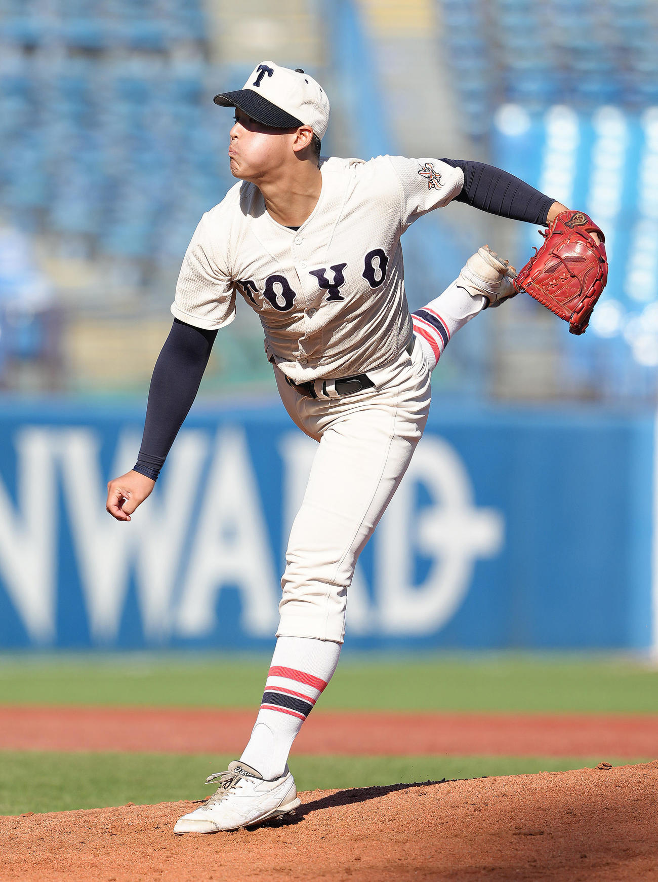 東洋大姫路対二松学舎大付　東洋大姫路2番手の阪下（撮影・足立雅史）