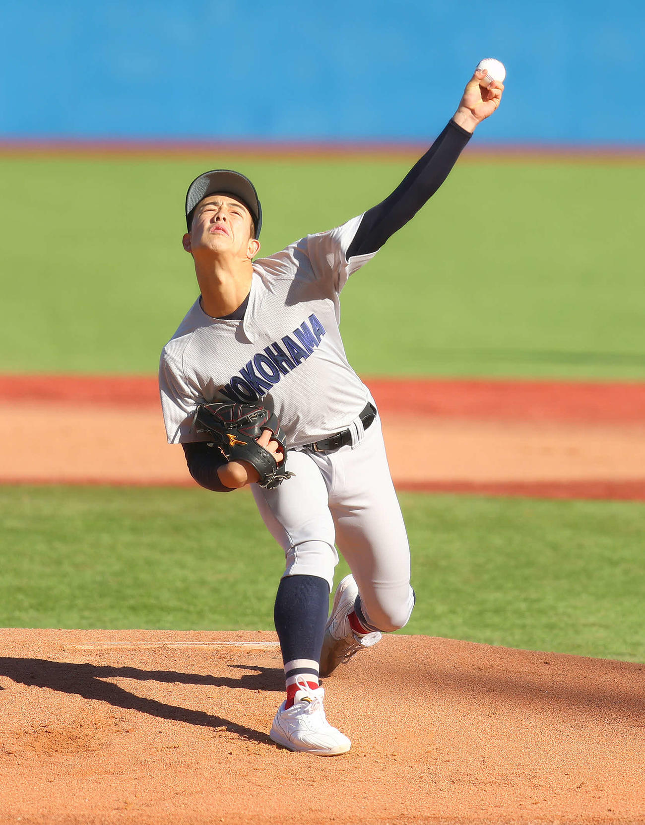 横浜対東洋大姫路　先発登板する横浜・奥村頼（撮影・河田真司）