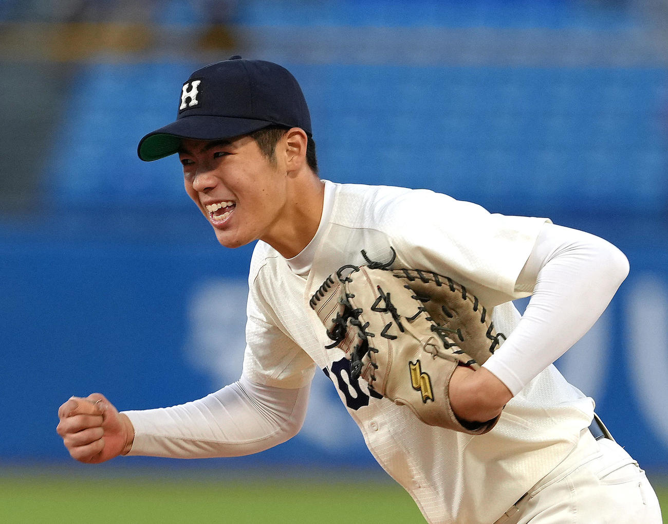 広島商対敦賀気比　敦賀気比に勝利しガッツポーズする広島商・小田（撮影・足立雅史）