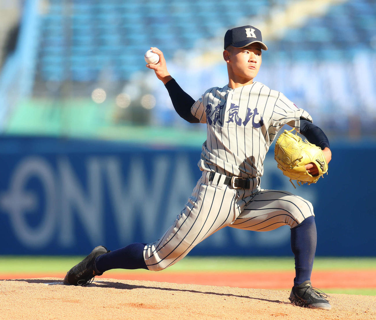 広島商対敦賀気比　先発登板する敦賀気比・岡部（撮影・河田真司）