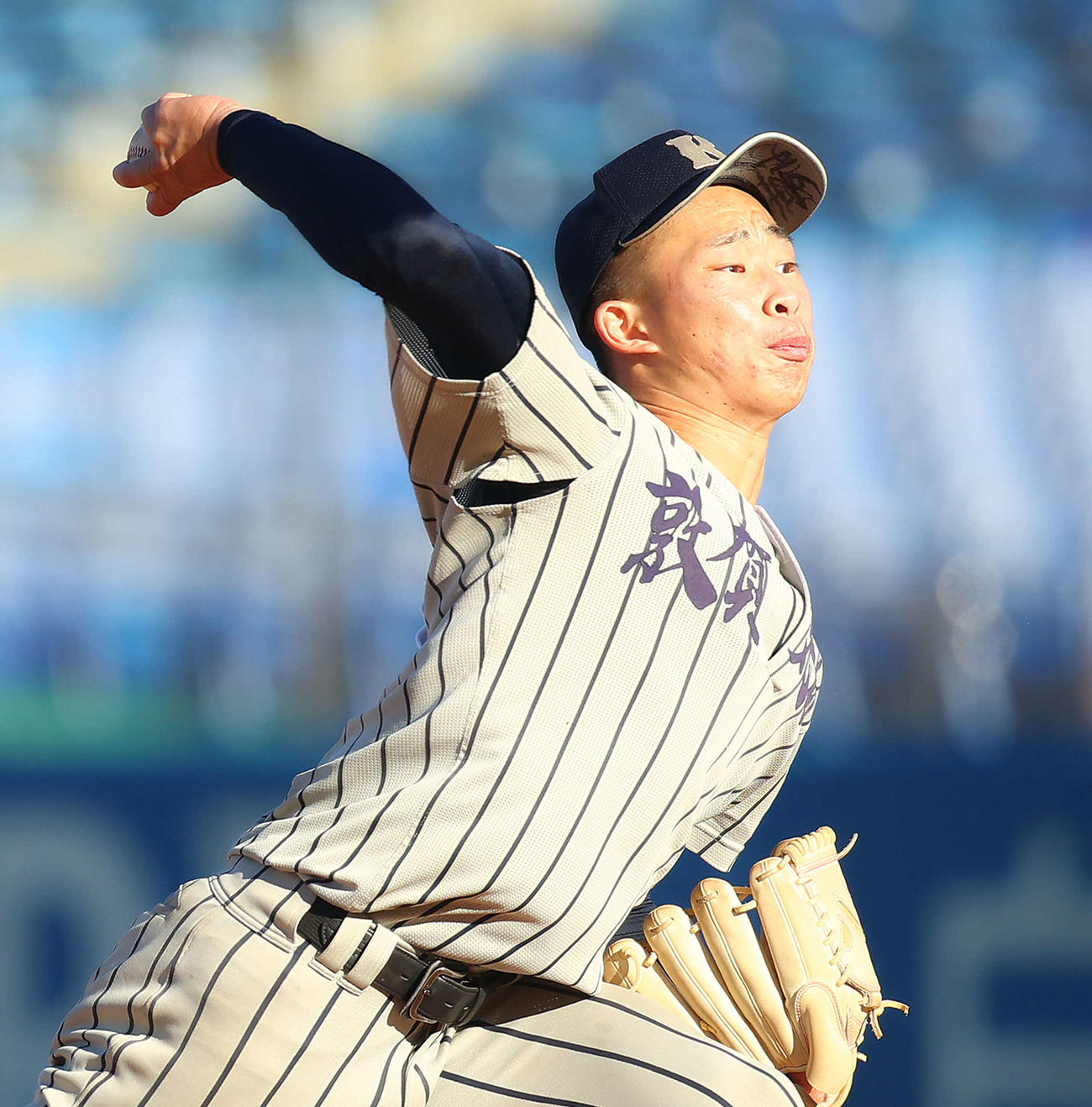 広島商対敦賀気比　4回表、2番手で登板する敦賀気比・中川（撮影・河田真司）