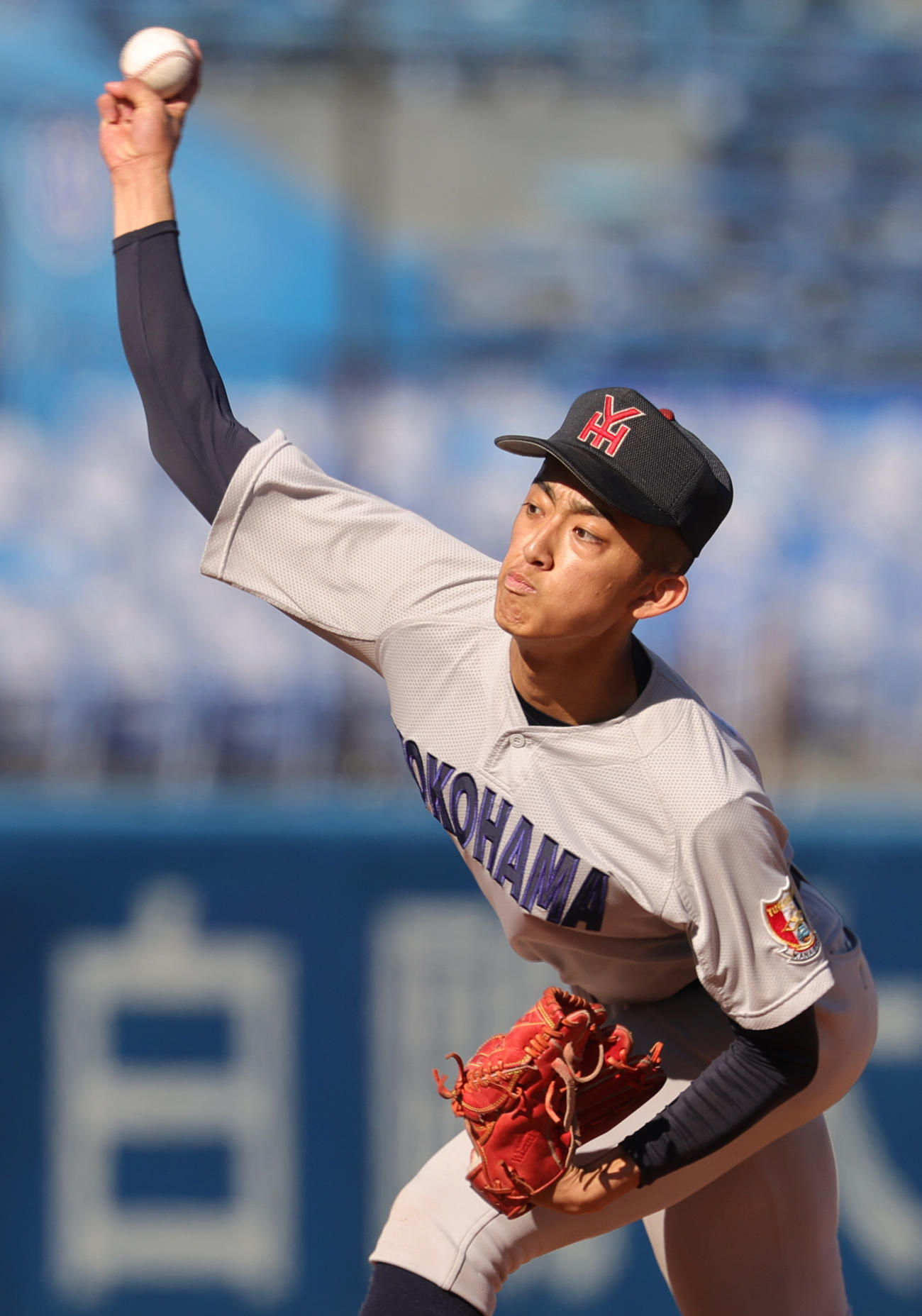 広島商対横浜　横浜先発の織田（撮影・野上伸悟）