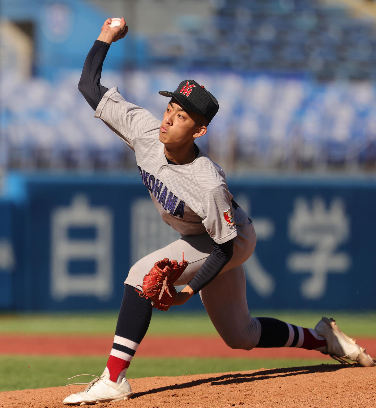 広島商対横浜　横浜先発の織田（撮影・野上伸悟）