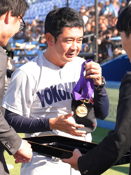 明治神宮大会】横浜27年ぶりVに「松坂の時を思い出しました」元監督の