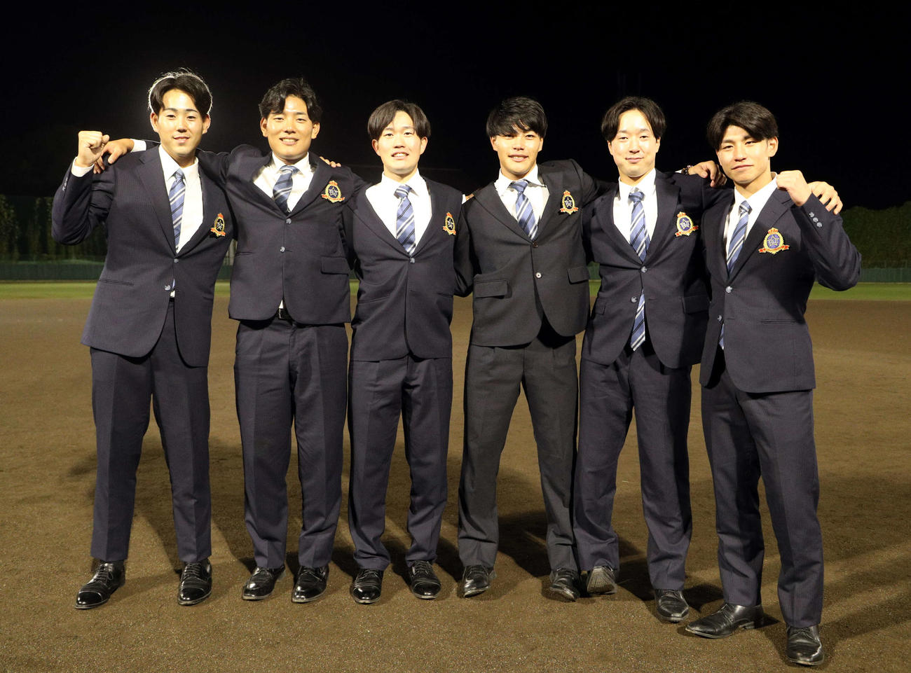 富士大から指名された、左から長島幸佑、渡辺悠斗、安徳駿、麦谷祐介、佐藤柳之介、坂本達也