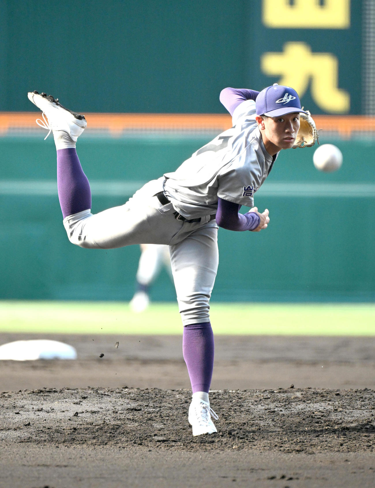 23年8月、第105回全国高等学校野球選手権大会　宇部鴻城対花巻東　力投する花巻東先発の小松
