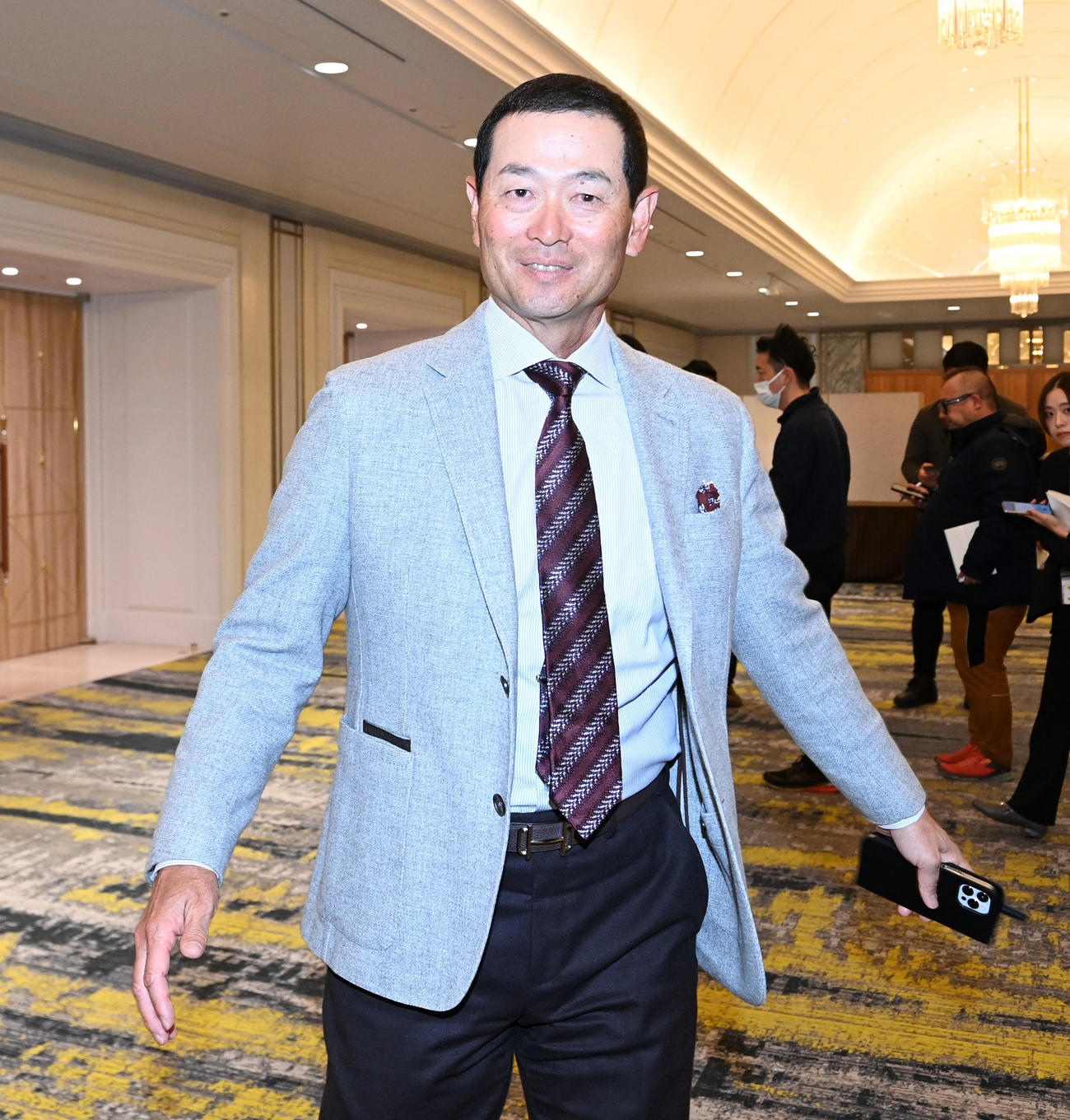 PL学園硬式野球部OB会を終え引き揚げる巨人桑田真澄2軍監督（撮影・前岡正明）