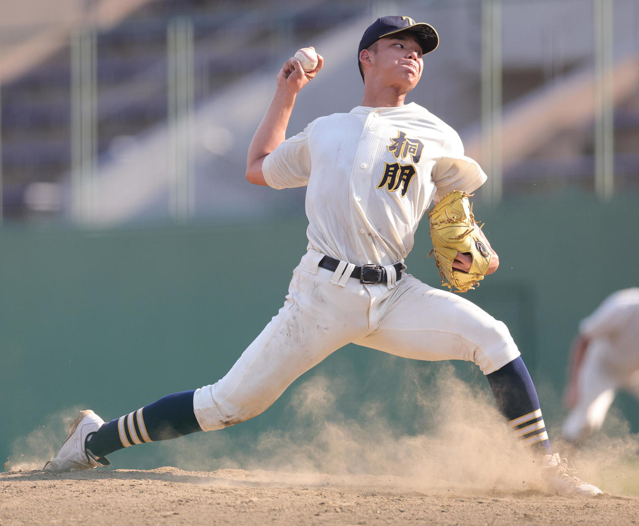 24年7月、西東京大会の富士森戦で力投する桐朋・森井翔太郎