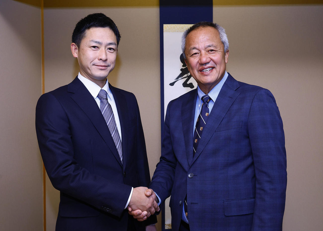 高校野球を語り合った大社・石飛監督（左）と東洋大姫路・岡田監督（撮影・藤尾明華）