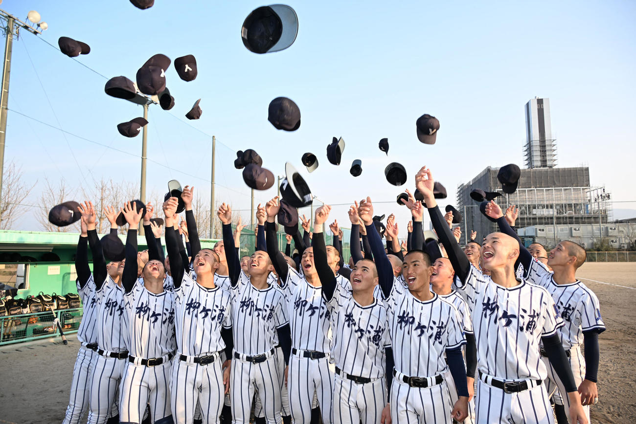 選抜出場が決まり歓喜する柳ヶ浦ナイン（撮影・林敢治）