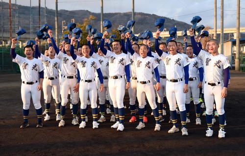 センバツ出場を喜ぶ聖光学院ナイン（撮影・山田愛斗）