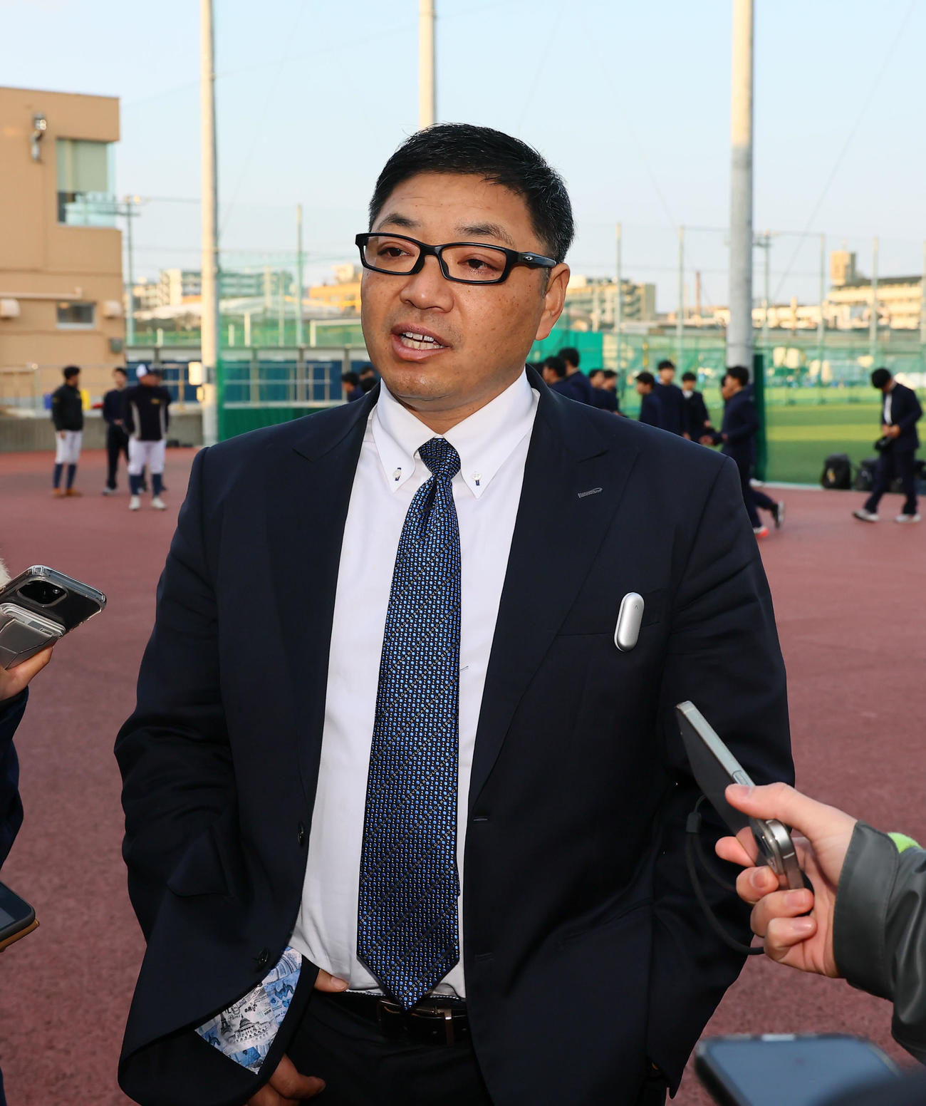 センバツに選出されず、取材に応じる大院大高・辻盛監督（撮影・藤尾明華）